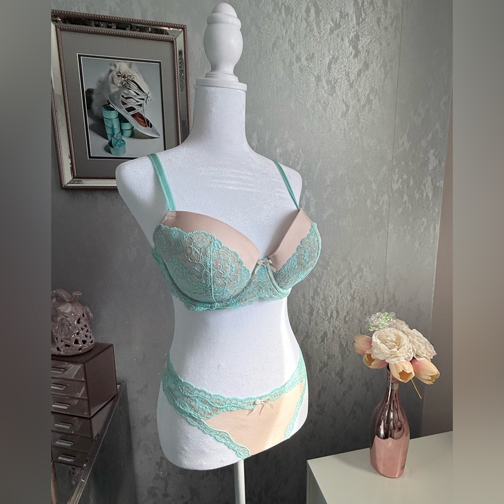 Victoria’s Secret Dream Angels Lined Demi Bra 36D with matching Thong (L)